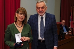 Добитница плакете проф. Зорица Ивковић Савић са председником Друштва
