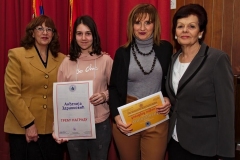 Ученица Анђелија Здравковић, проф. Сандра Ђорђевић, чланица жирија Јагода Жунић и председница жирија